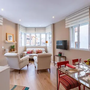 Apartment Plaza Nueva Deluxe By Valcambre, Seville